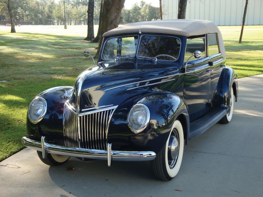  Ford DeLuxe Convertible Sedan 1939 года  (фото 1 из 19)